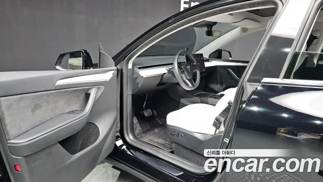 Tesla Model Y — Фото автомобиля 3