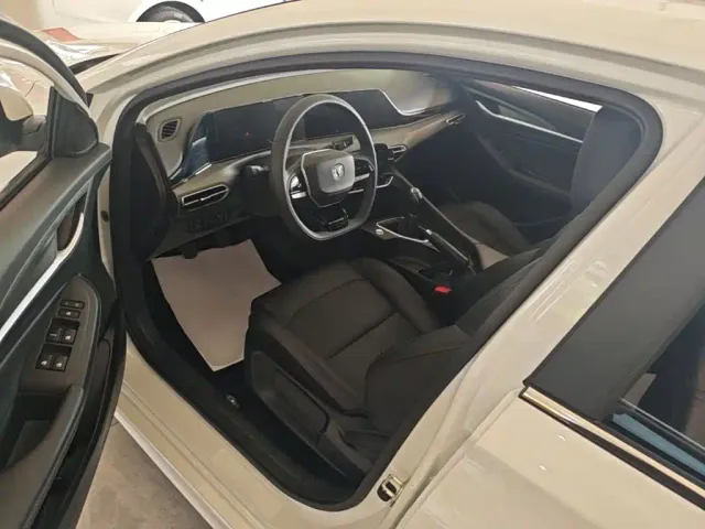 Changan Eado — Фото автомобиля 15