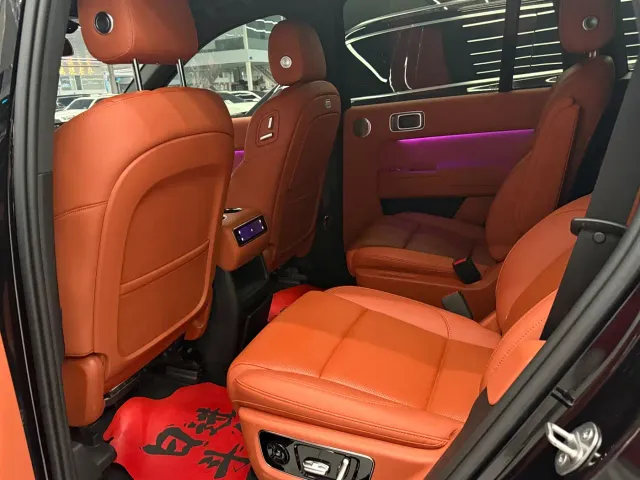 Li Auto L8 — Фото автомобиля 4