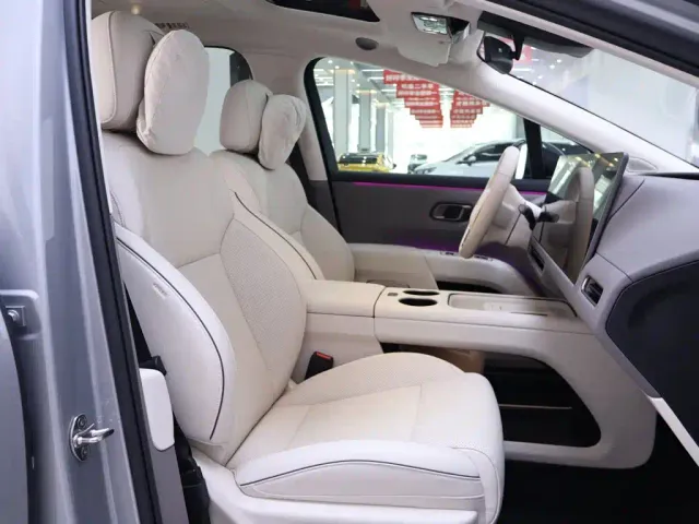 Li Auto i8 — Фото автомобиля 21