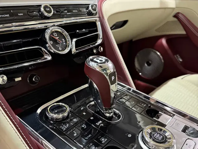 Bentley Flying Spur — Фото автомобиля 10