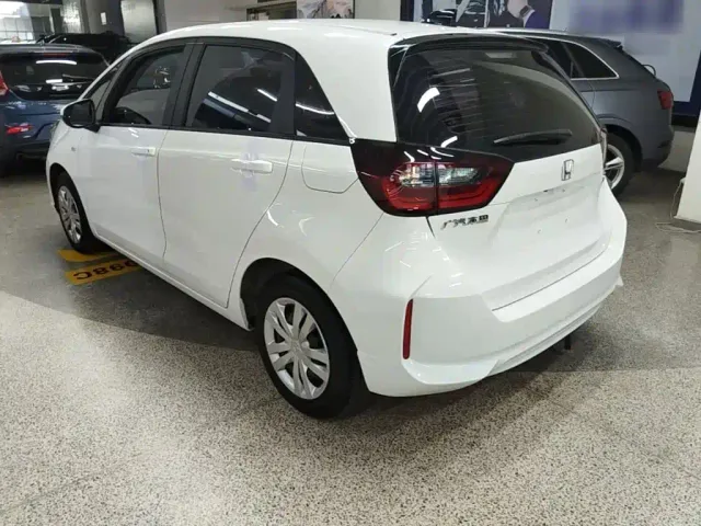 Honda Fit — Фото автомобиля 4