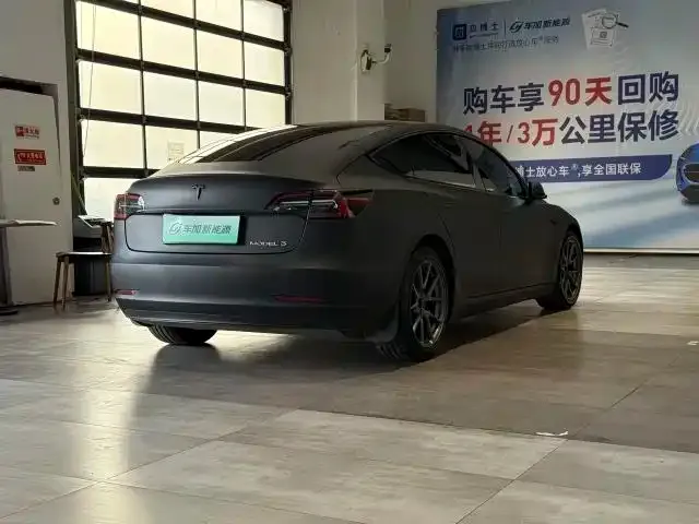 Tesla Model 3 — Фото автомобиля 6