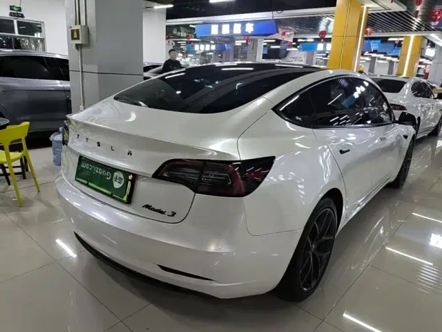 Tesla Model 3 — Фото автомобиля 6