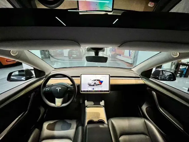 Tesla Model Y — Фото автомобиля 6