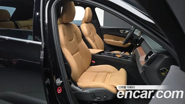 Volvo XC60 Generation 2 — Фото автомобиля 16