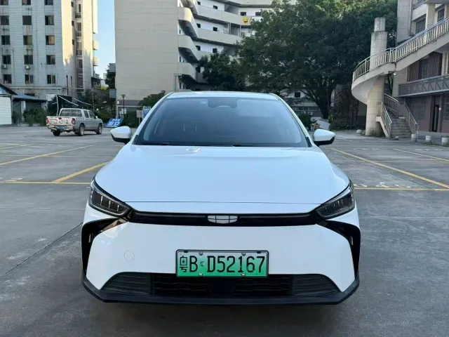 Geely Geometry M6 — Фото автомобиля 2