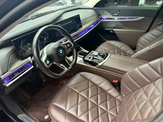 BMW 7 Series — Фото автомобиля 6