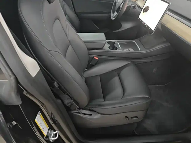 Tesla Model Y — Фото автомобиля 24