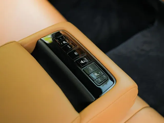 Lexus LS — Фото автомобиля 17