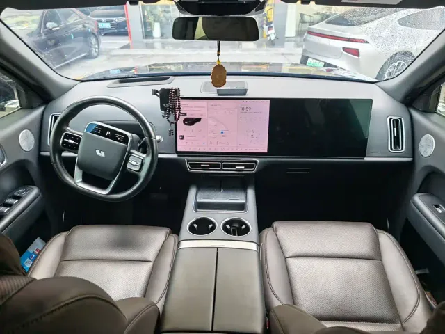 Li Auto L8 — Фото автомобиля 9