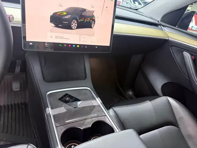 Tesla Model Y — Фото автомобиля 8