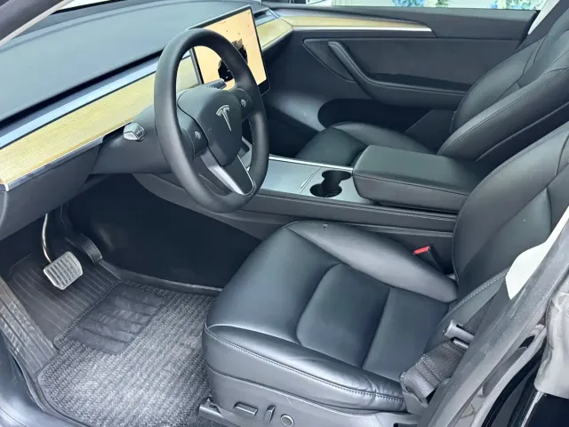 Tesla Model Y — Фото автомобиля 7