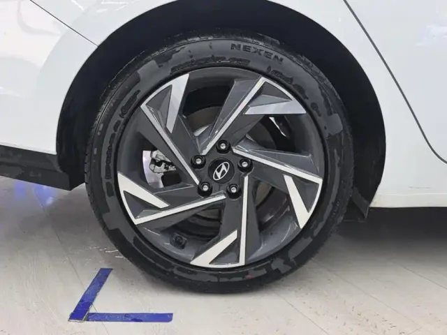 Hyundai Elantra — Фото автомобиля 6