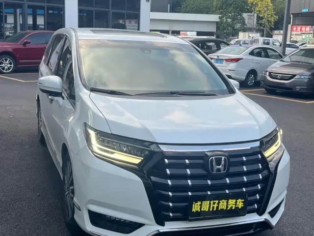 Honda Elysion — Фото автомобиля 2