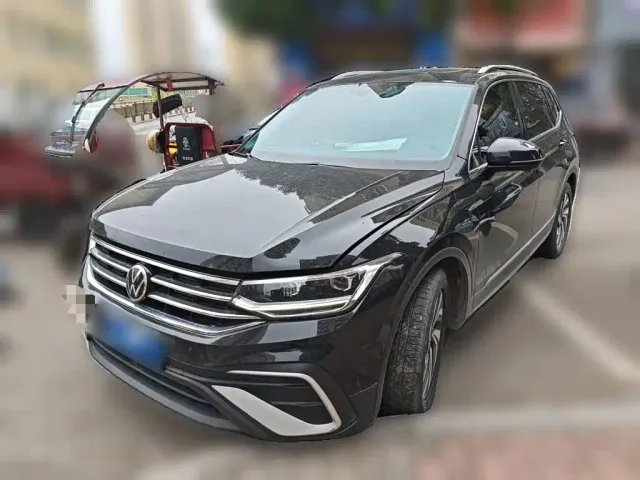 Фотография автомобиля — Volkswagen Tiguan L