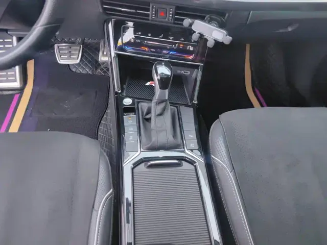 Volkswagen Passat — Фото автомобиля 16