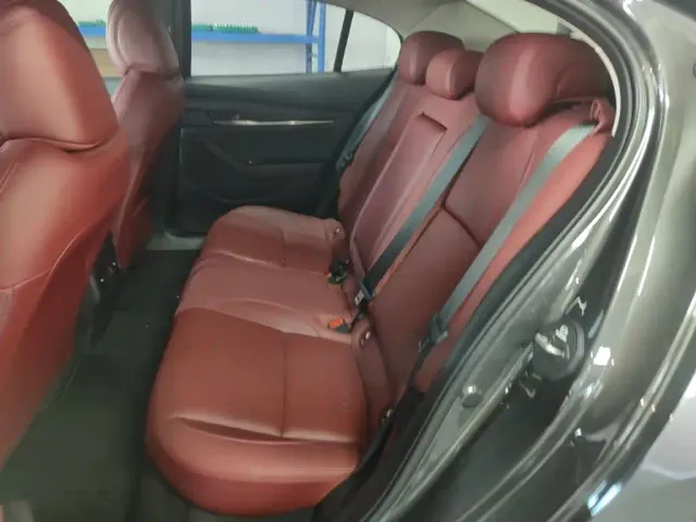 Mazda Axela — Фото автомобиля 16