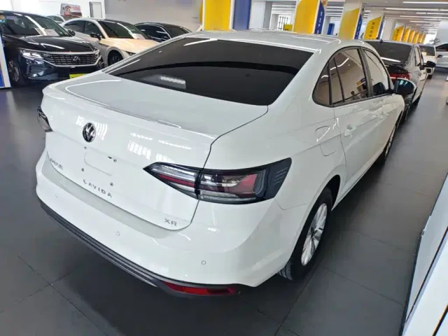 Volkswagen Lavida — Фото автомобиля 6