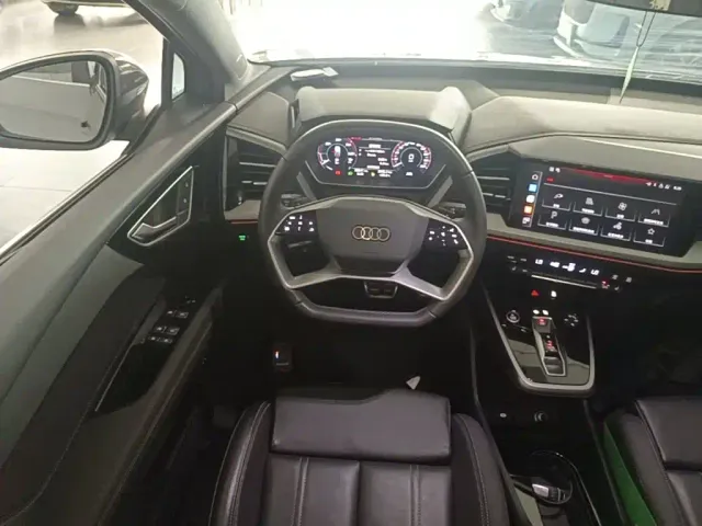 Audi Q4 e-tron — Фото автомобиля 10