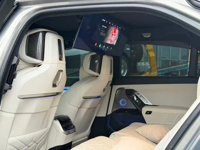 BMW i7 — Фото автомобиля 17