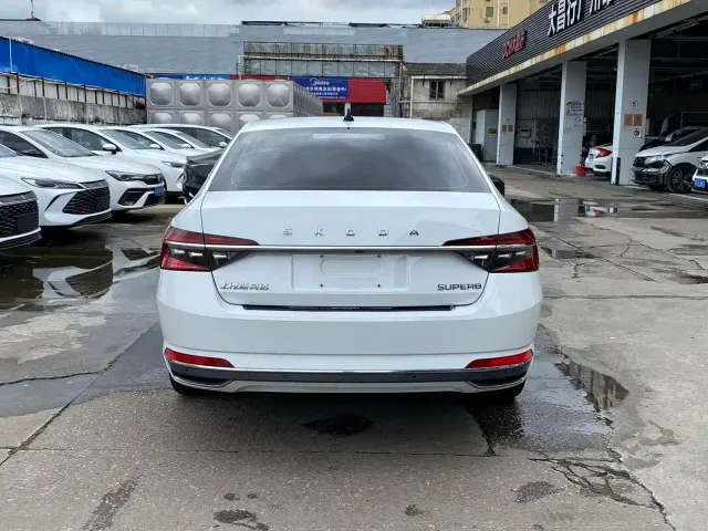 Skoda Superb — Фото автомобиля 5