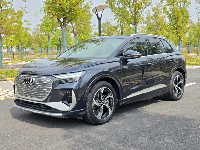Фотография автомобиля — Audi Q4 e-tron
