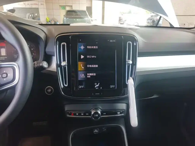 Volvo XC40 — Фото автомобиля 12
