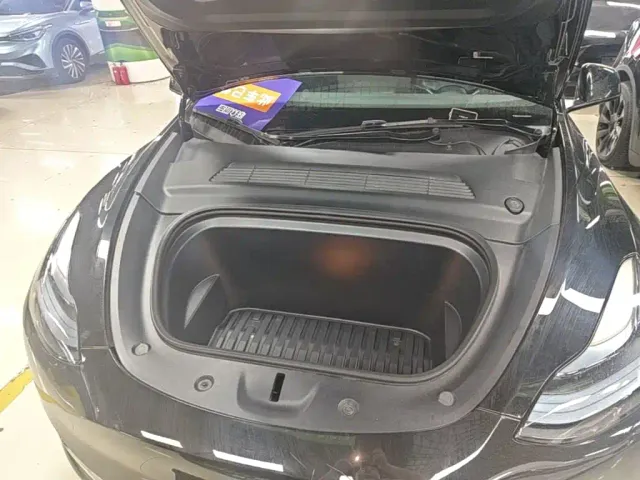 Tesla Model Y — Фото автомобиля 19