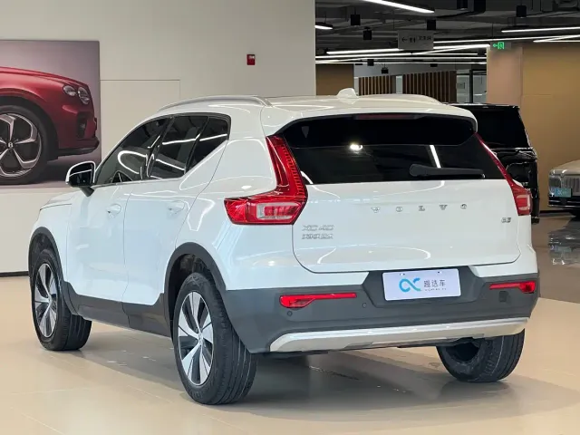 Volvo XC40 — Фото автомобиля 5