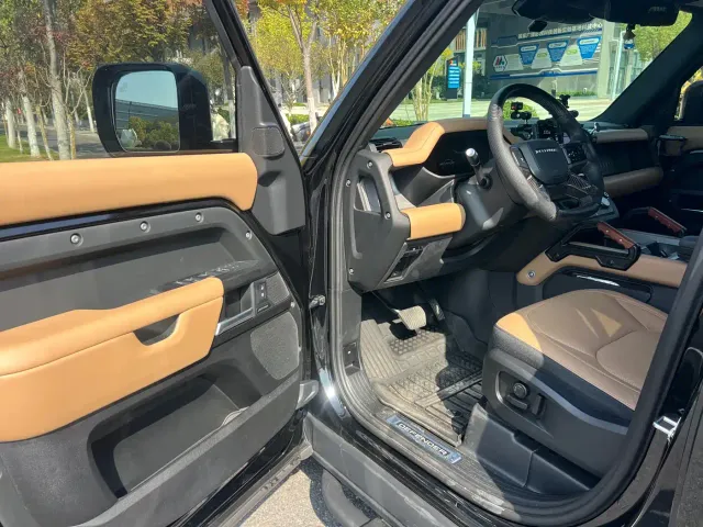 Land Rover Defender — Фото автомобиля 3