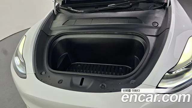 Tesla Model Y — Фото автомобиля 6
