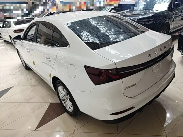 Roewe i5 — Фото автомобиля 4
