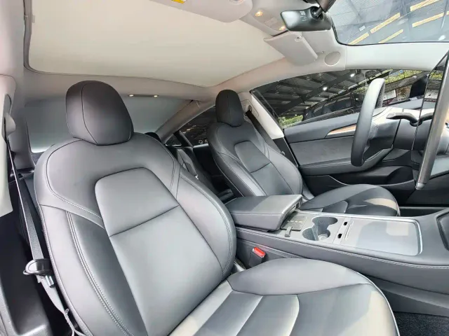 Tesla Model 3 — Фото автомобиля 16