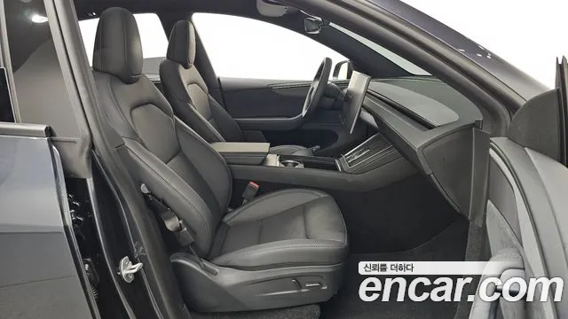 Tesla Model Y — Фото автомобиля 17