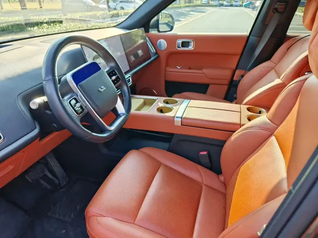 Li Auto L9 — Фото автомобиля 4
