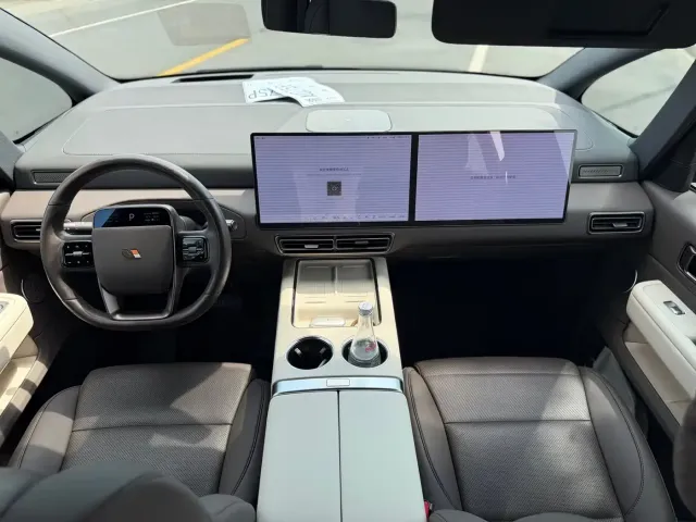 Li Auto MEGA — Фото автомобиля 9