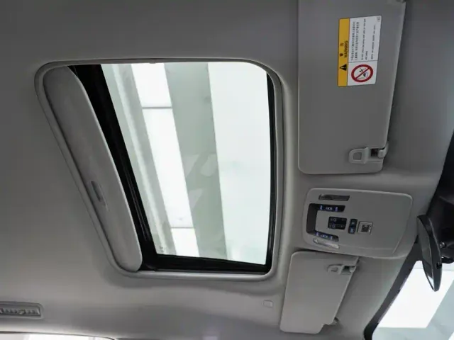 Toyota Sienna — Фото автомобиля 14