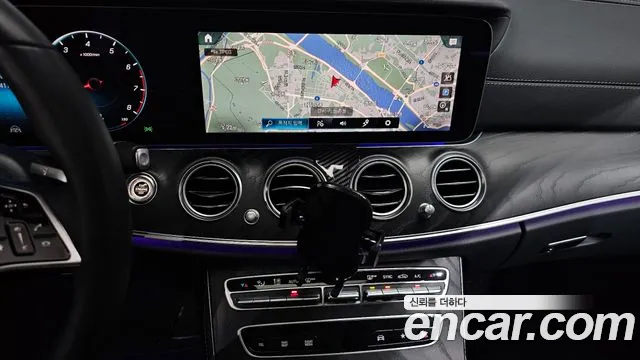 Mercedes-Benz E-Class — Фото автомобиля 11