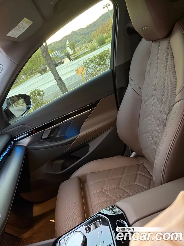 BMW 5 Series G60 — Фото автомобиля 10