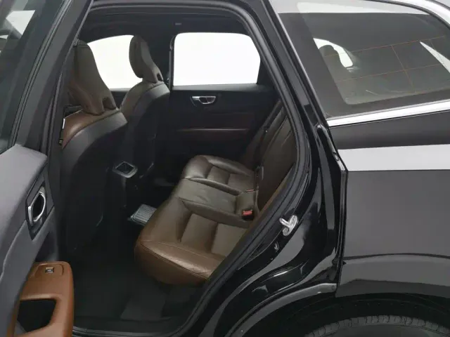 Volvo XC60 — Фото автомобиля 15