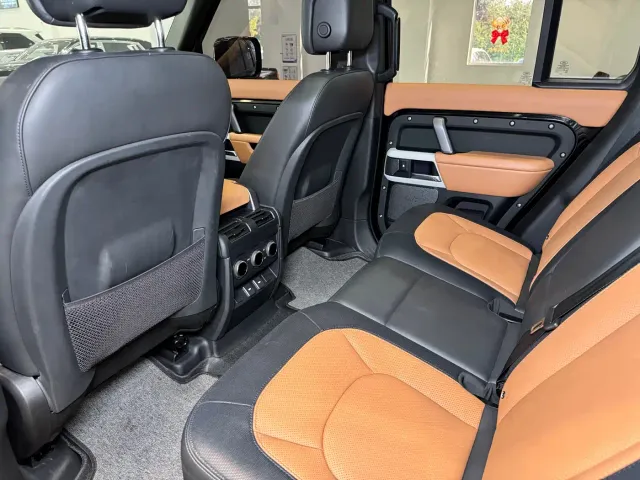Land Rover Defender — Фото автомобиля 10