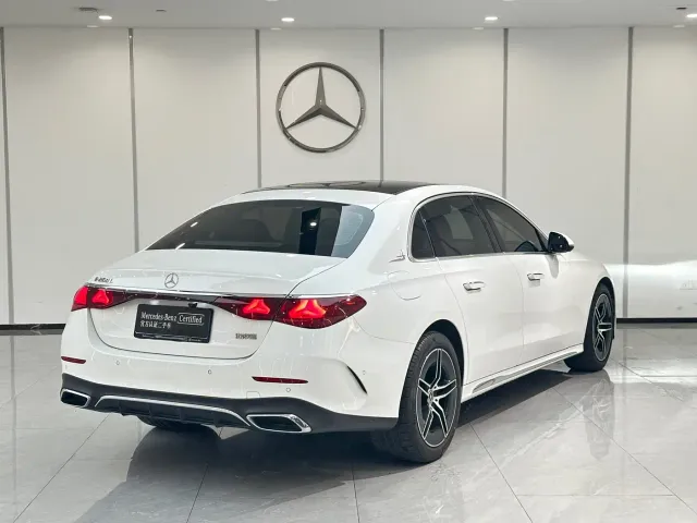 Mercedes-Benz E-Class — Фото автомобиля 5