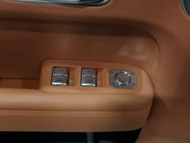 Li Auto L7 — Фото автомобиля 9
