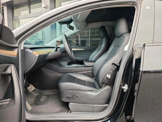 Tesla Model Y — Фото автомобиля 5