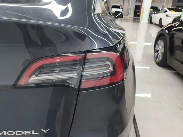 Tesla Model Y — Фото автомобиля 7