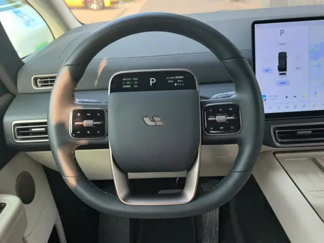 Li Auto MEGA — Фото автомобиля 15
