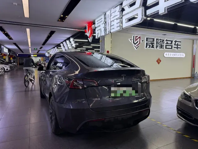 Tesla Model Y — Фото автомобиля 2
