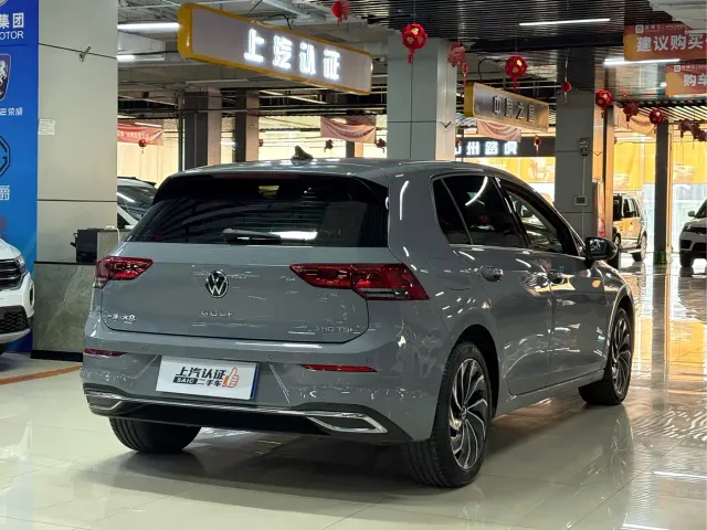 Volkswagen Golf — Фото автомобиля 10