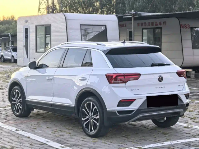 Volkswagen T-Roc — Фото автомобиля 6